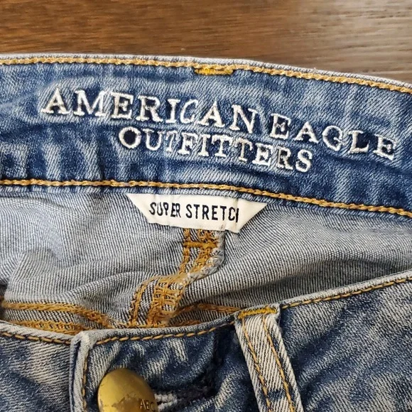 American Eagle Hi-Rise Shortie Jean Shorts - Picture 4 of 5